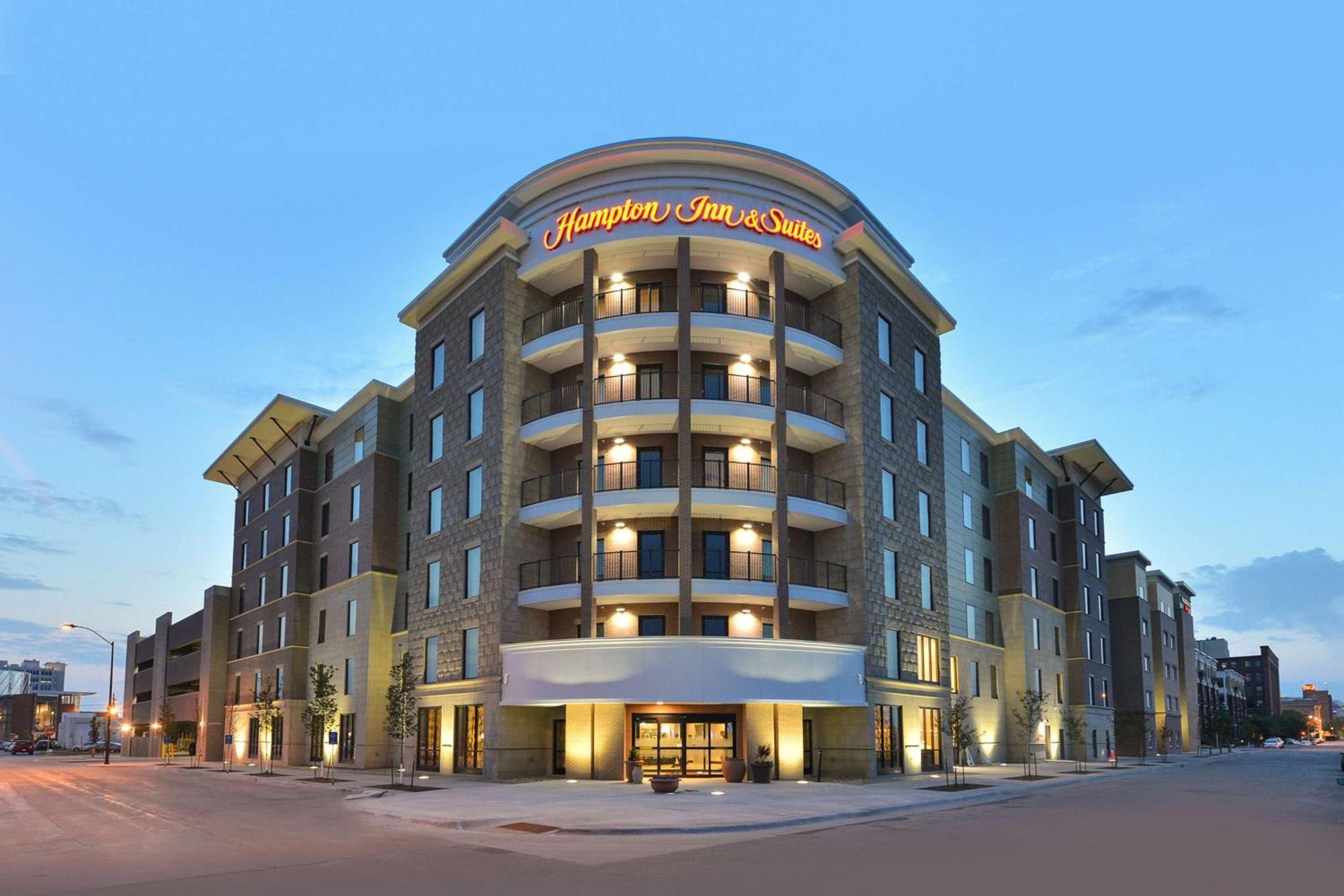 Hampton Inn & Suites Des Moines Downtown Exteriör bild